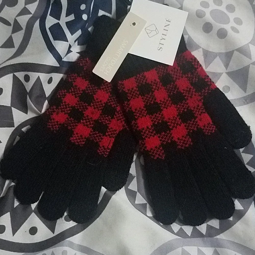 Winter Knitted Gloves Smart Touch Black & Red Buffalo Plaid